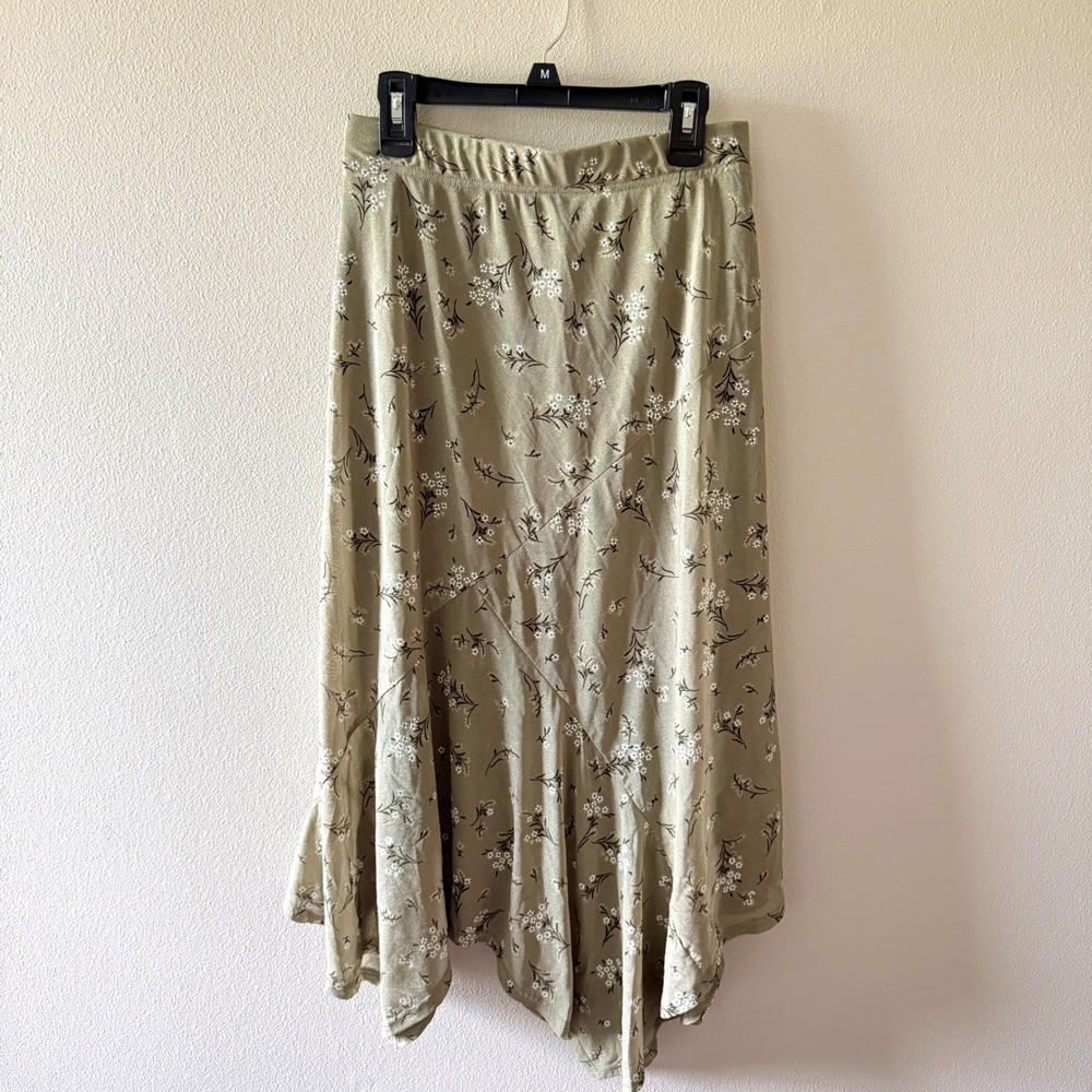 Floral print sage green skirt with elastic waist size S botanical pattern NWT